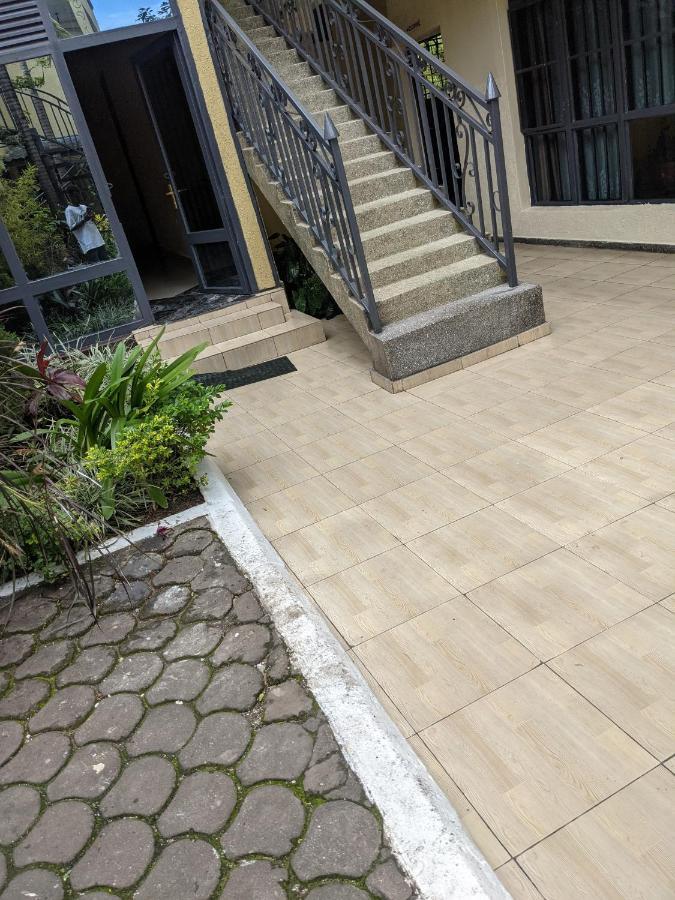 Ignite Guest House Гисеньи Экстерьер фото